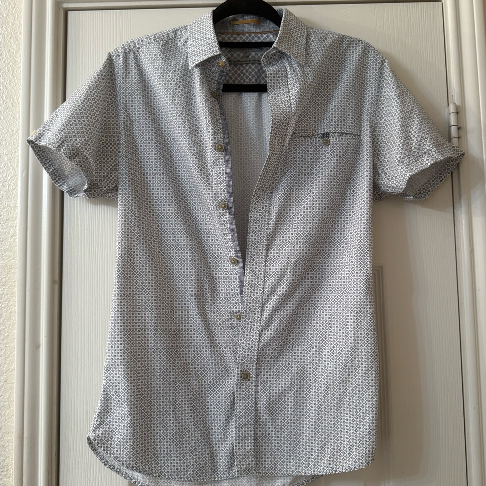 Ted Baker London women’s size 2 button down shirt. Like new condition